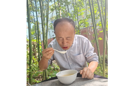 2025 健康飲食趨勢：天然食材成主流，隨州葛根粉走進(jìn)老年人餐桌